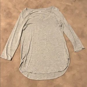 Quarter sleeve gray shirt